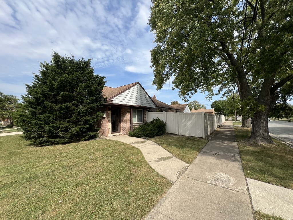 10059 S Spaulding Avenue, Evergreen Park, IL 60805