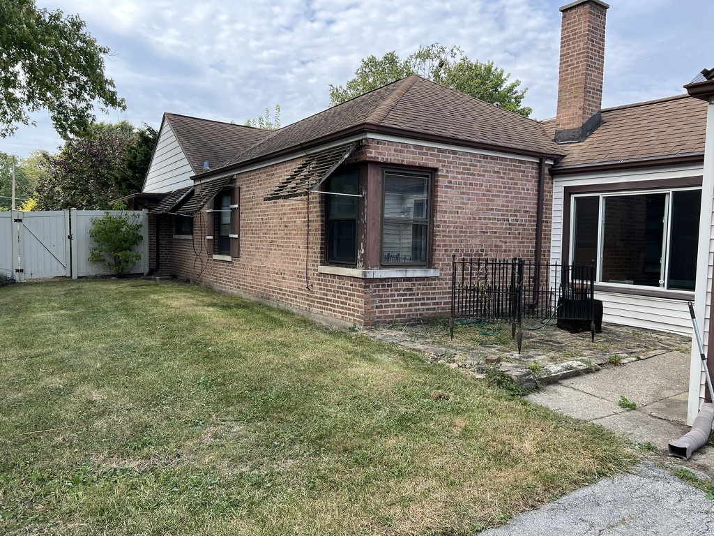 10059 S Spaulding Avenue, Evergreen Park, IL 60805