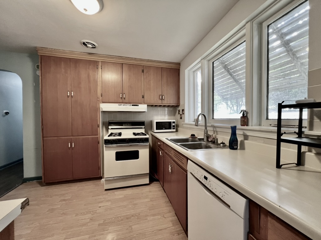 10059 S Spaulding Avenue, Evergreen Park, IL 60805