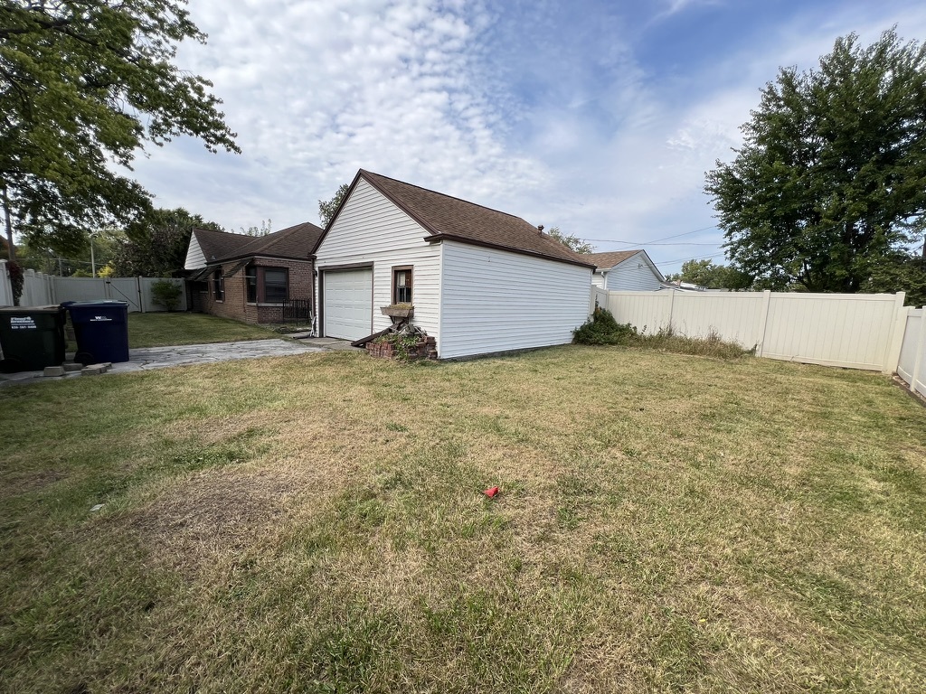 10059 S Spaulding Avenue, Evergreen Park, IL 60805