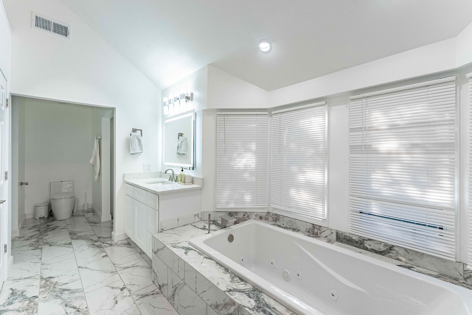 120 Pratt Boulevard, Roselle, IL 60172