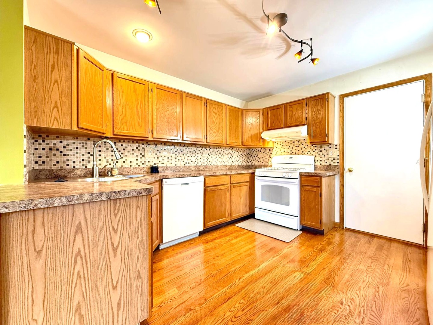 1537 Chatfield Court #1537, Roselle, IL 60172