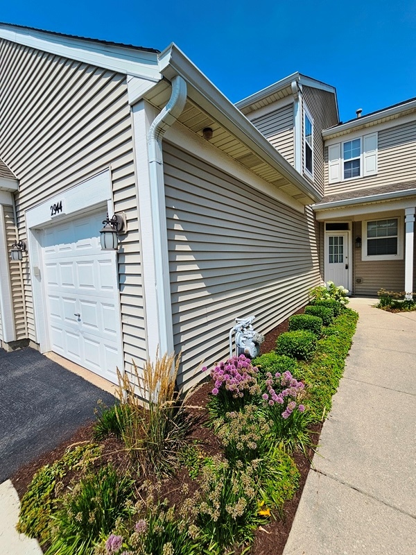 2944 White Thorn Circle, Naperville, IL 60564