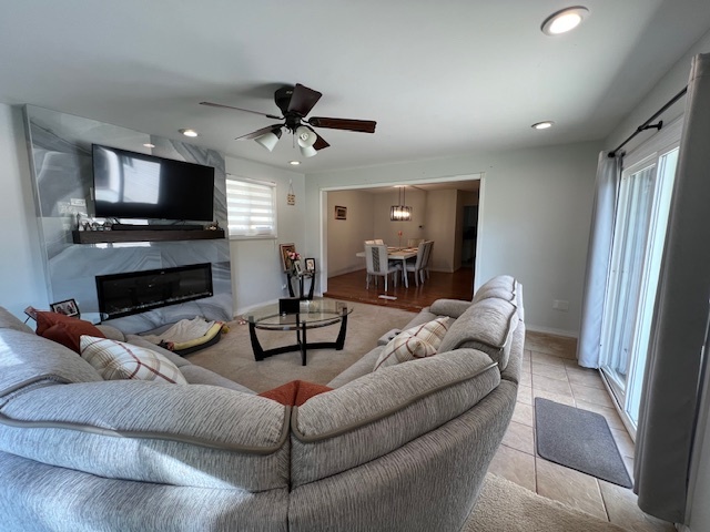 535 W Berkley Lane, Hoffman Estates, IL 60169