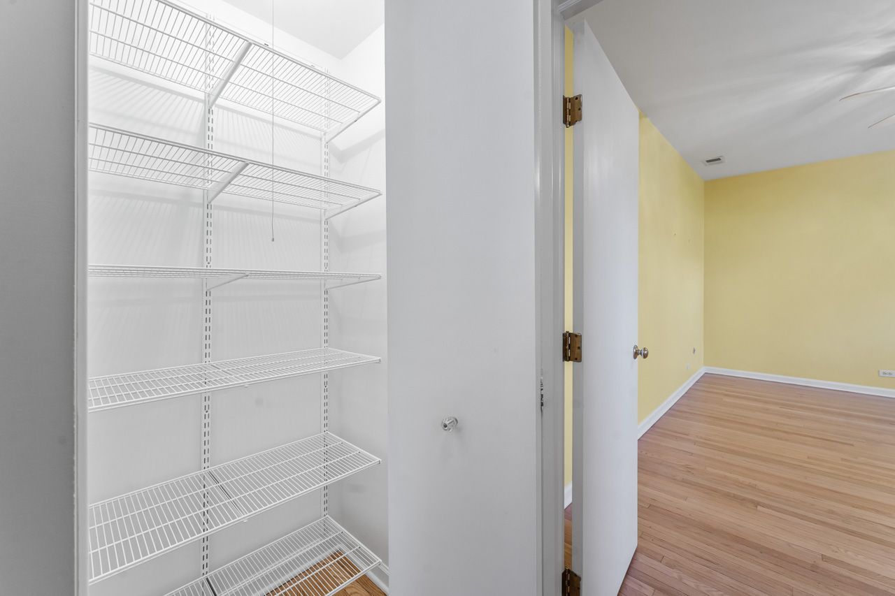 832 W Gunnison Street #3N, Chicago, IL 60640