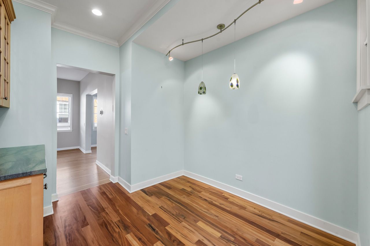 832 W Gunnison Street #3N, Chicago, IL 60640