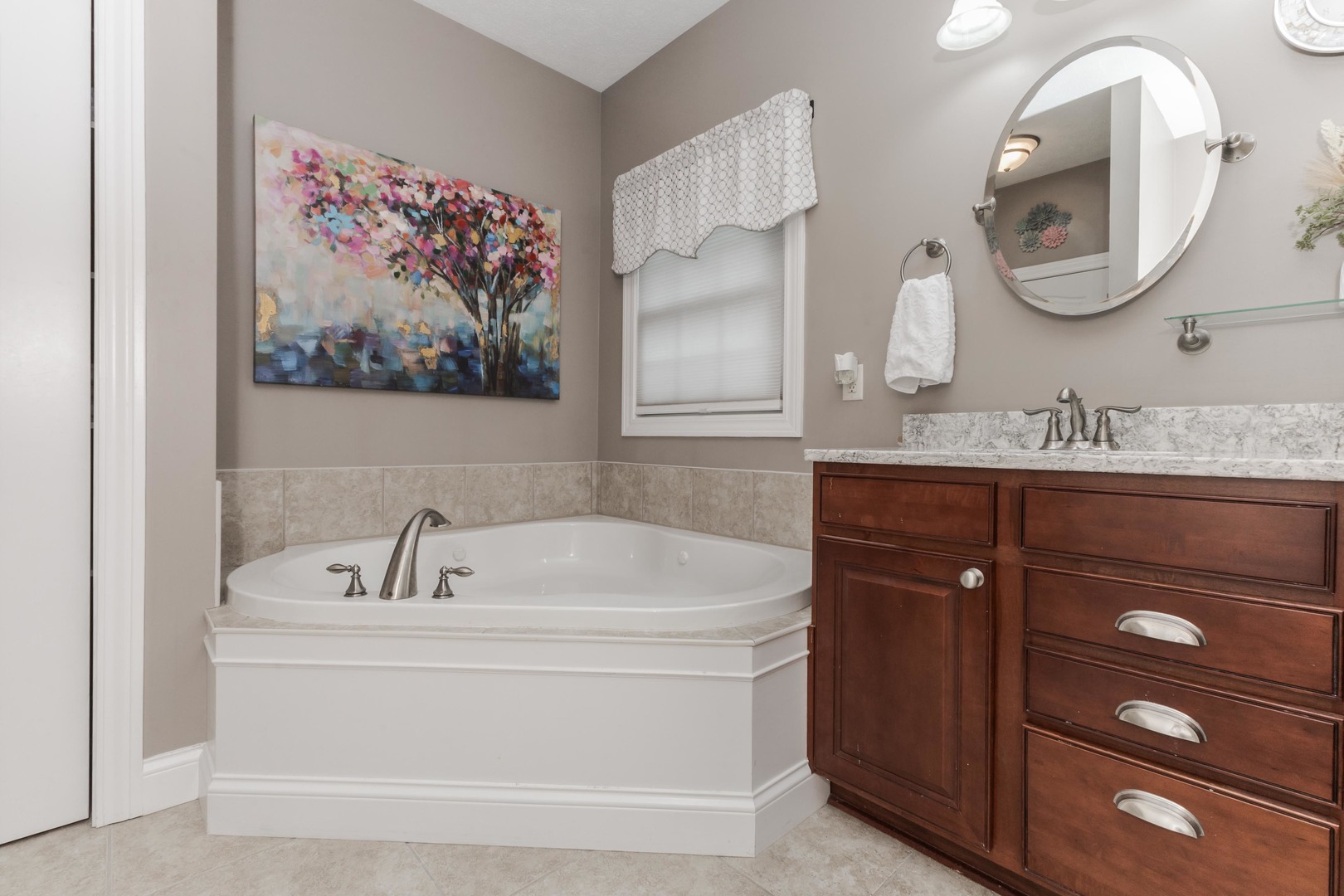 36 Lone Oak Court, Bloomington, IL 61705