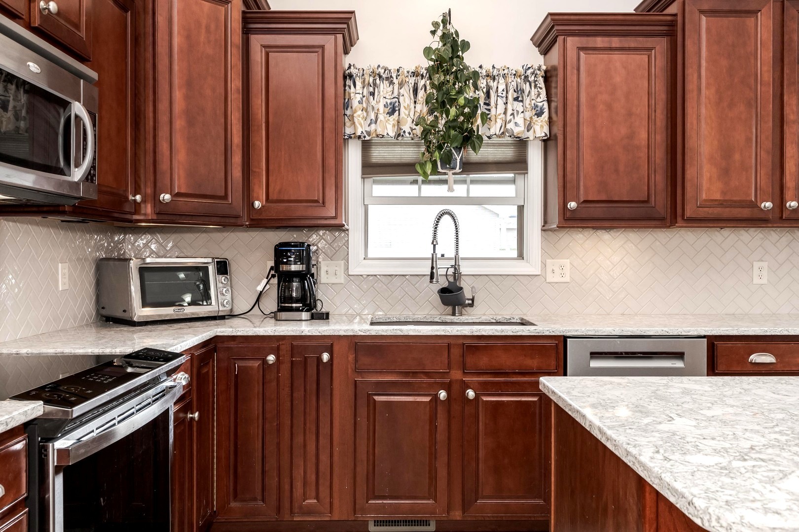 36 Lone Oak Court, Bloomington, IL 61705