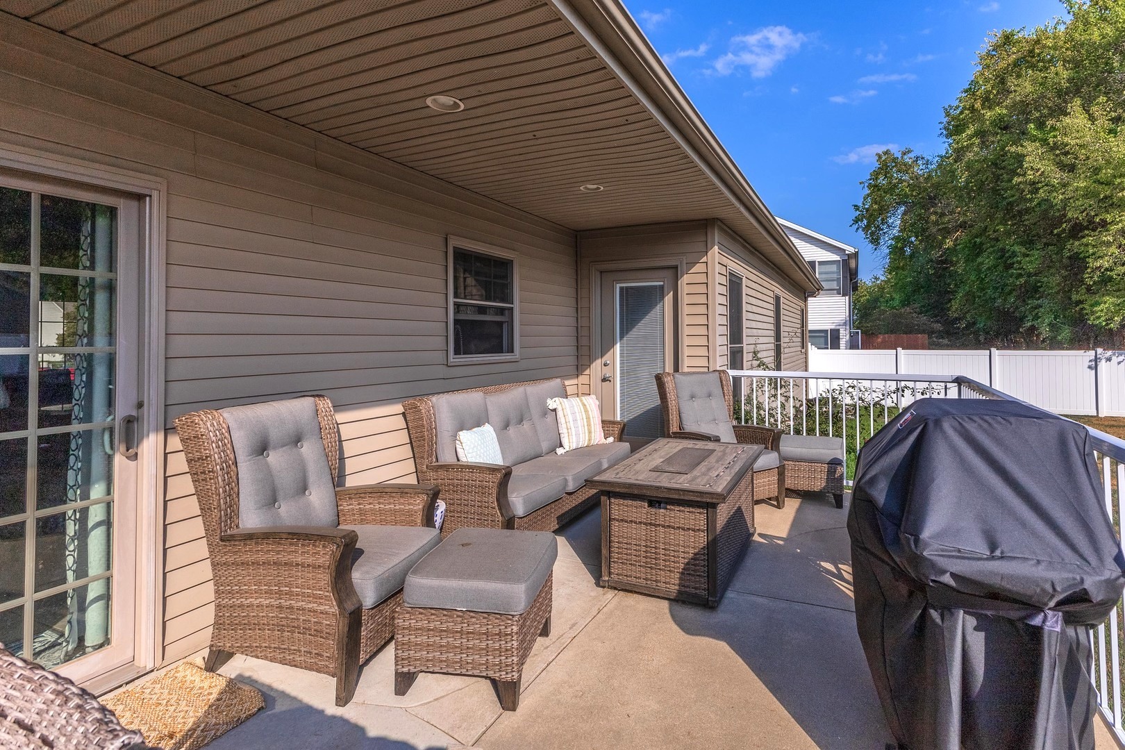 36 Lone Oak Court, Bloomington, IL 61705