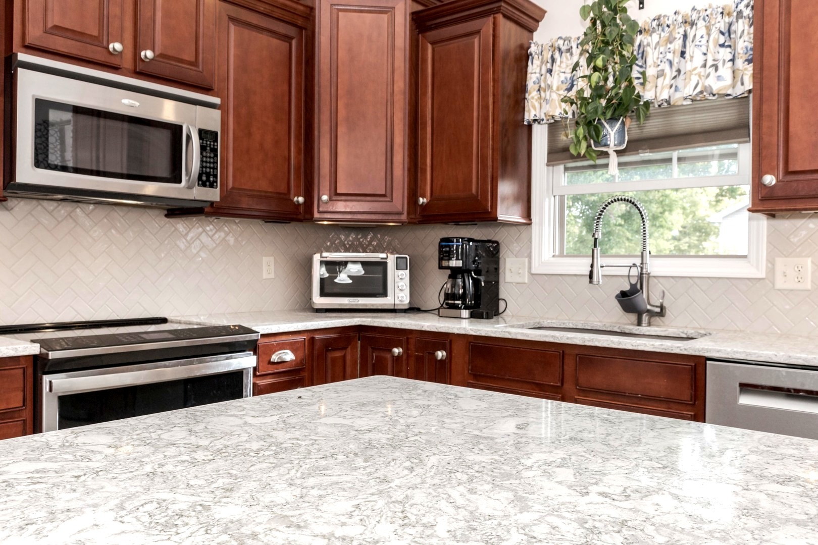 36 Lone Oak Court, Bloomington, IL 61705