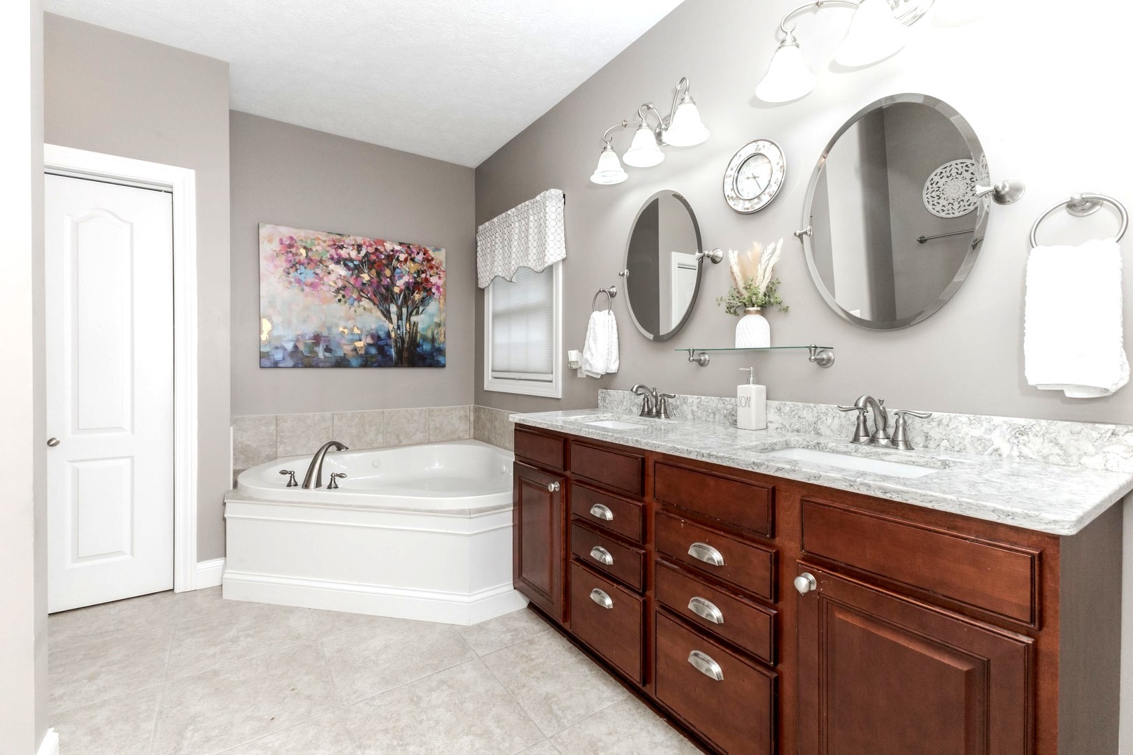 36 Lone Oak Court, Bloomington, IL 61705