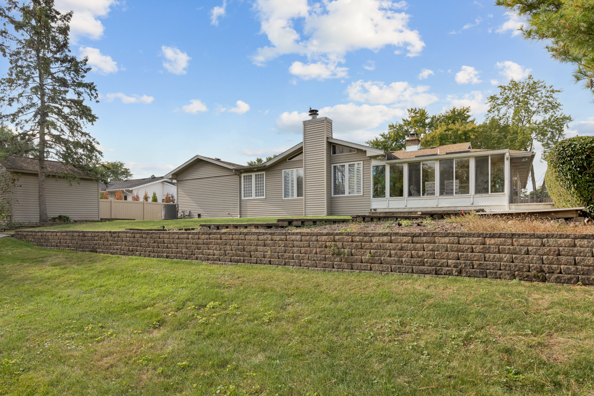 110 ESSEX Road, Elk Grove Village, IL 60007