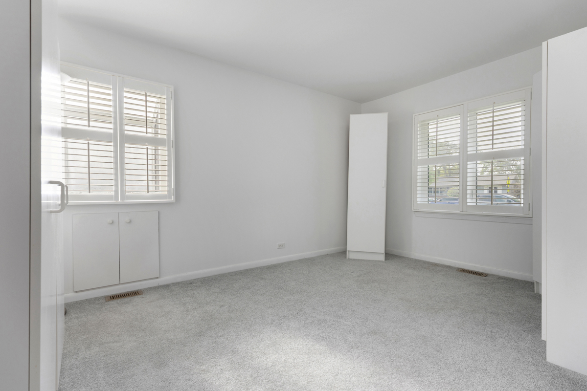 110 ESSEX Road, Elk Grove Village, IL 60007