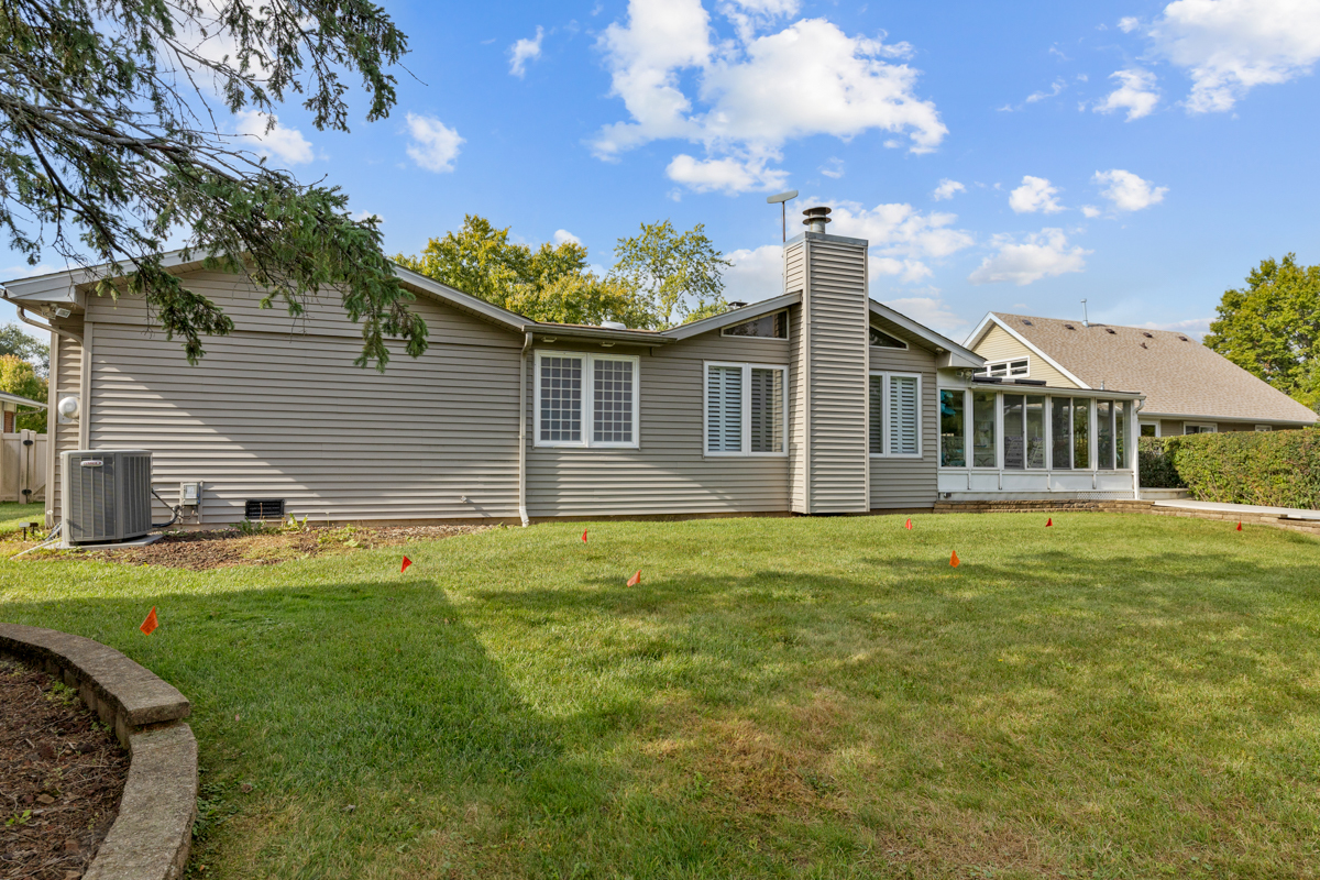 110 ESSEX Road, Elk Grove Village, IL 60007