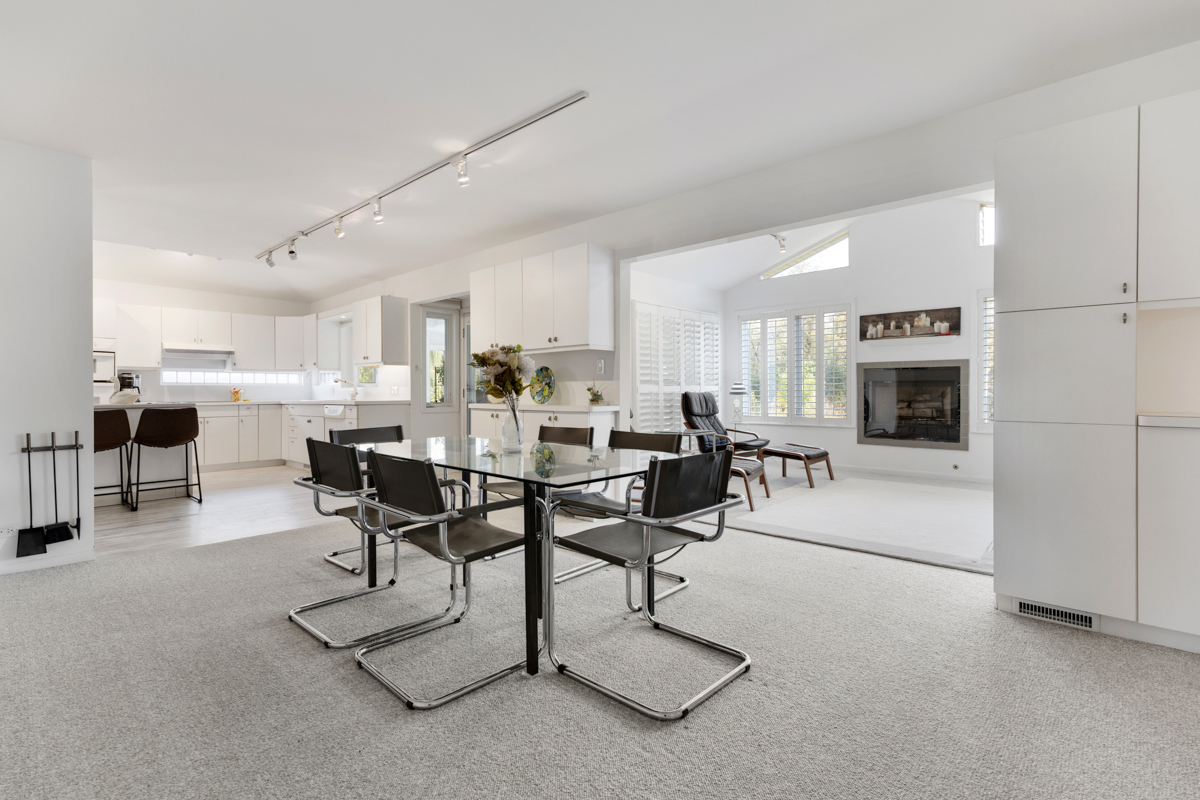 110 ESSEX Road, Elk Grove Village, IL 60007
