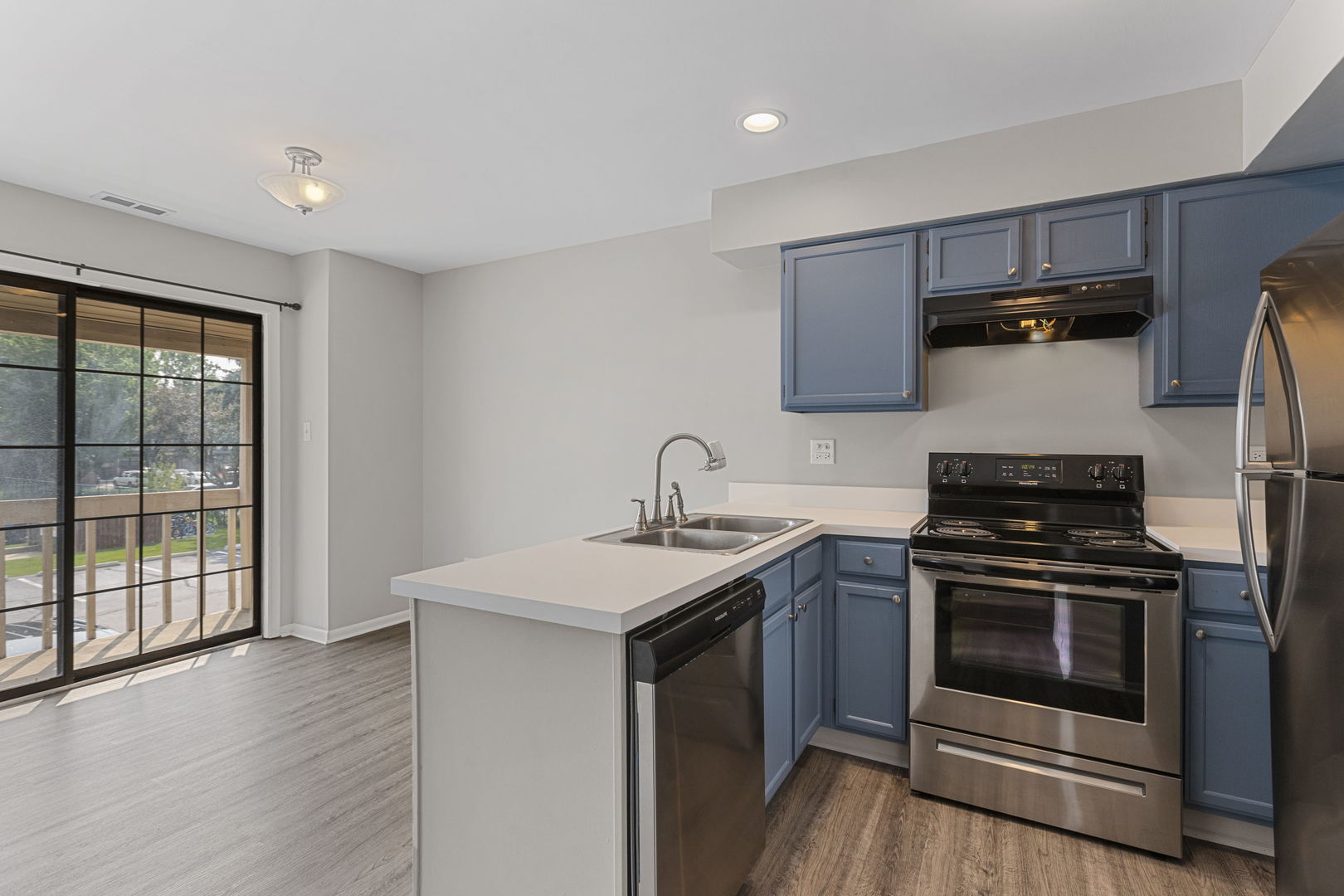 1516 W Jefferson Avenue #E, Naperville, IL 60540