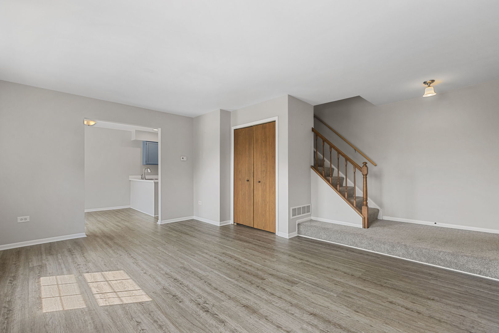 1516 W Jefferson Avenue #E, Naperville, IL 60540