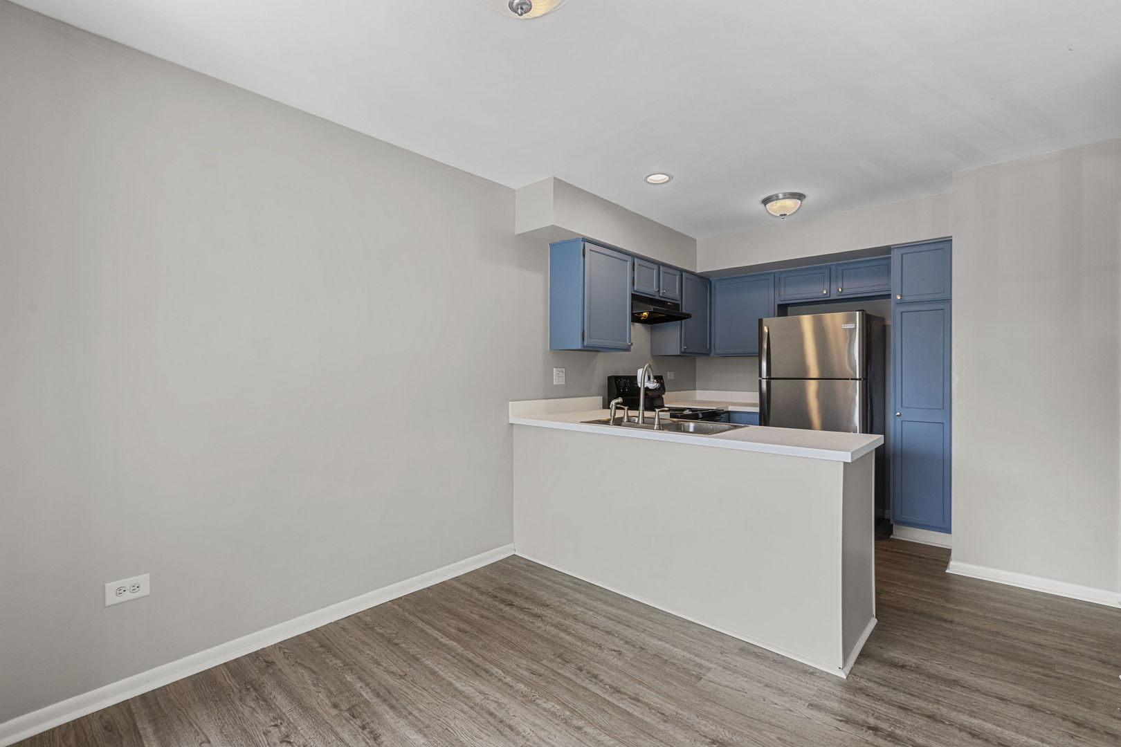 1516 W Jefferson Avenue #E, Naperville, IL 60540