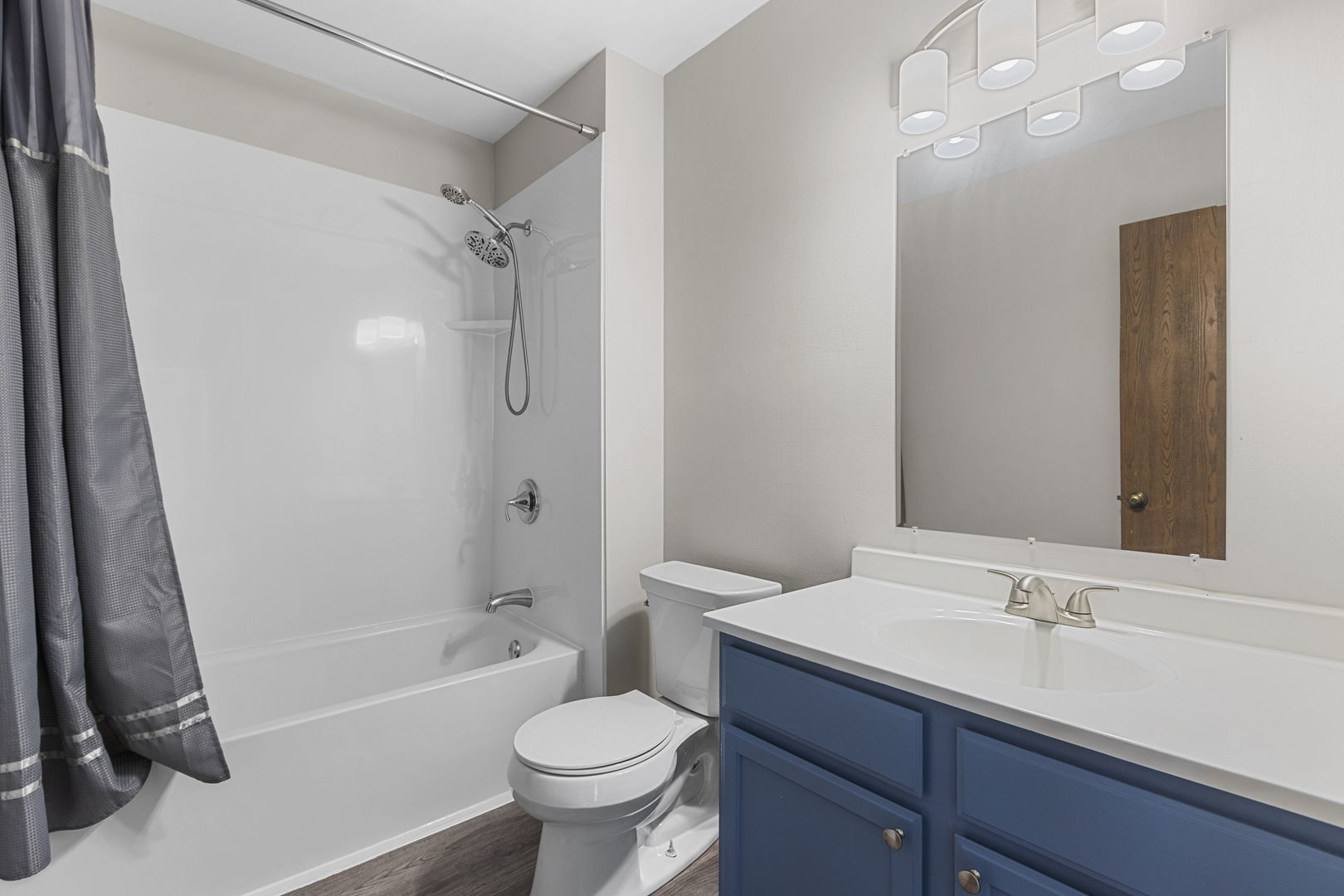 1516 W Jefferson Avenue #E, Naperville, IL 60540