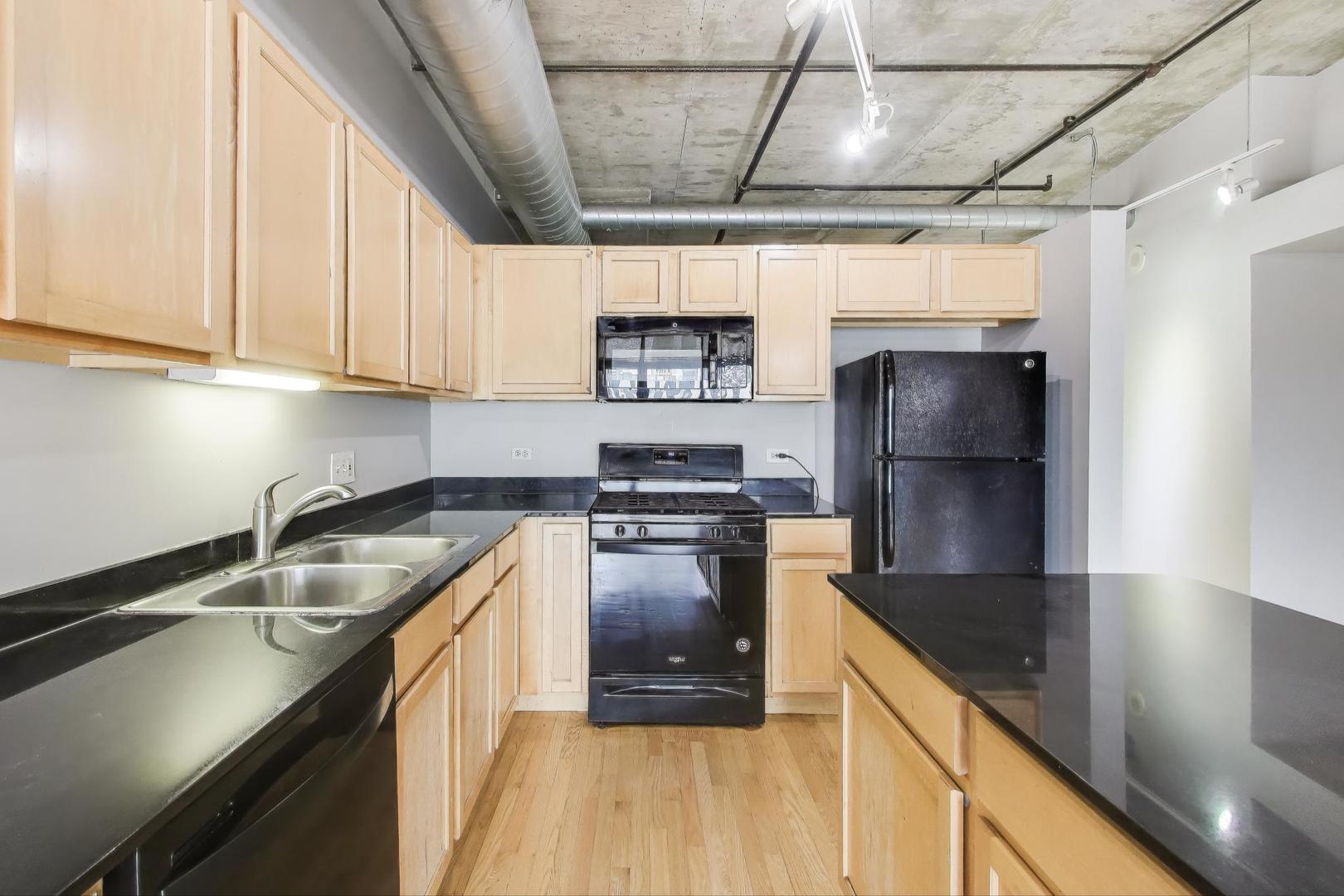 933 W Van Buren Street #311, Chicago, IL 60607