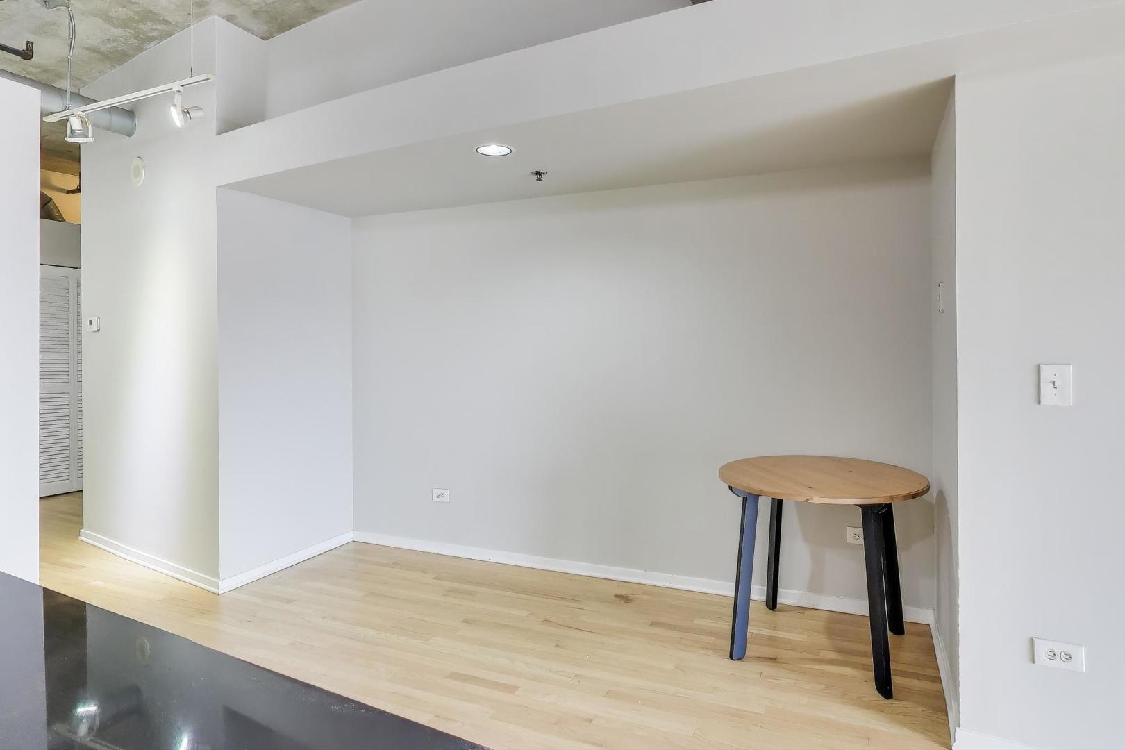 933 W Van Buren Street #311, Chicago, IL 60607