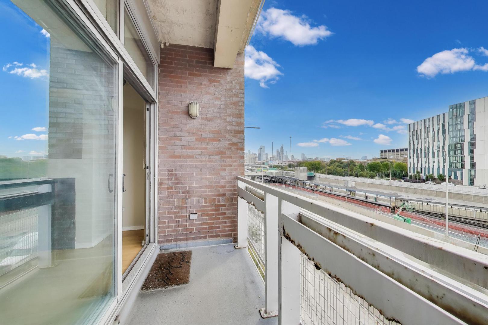 933 W Van Buren Street #311, Chicago, IL 60607
