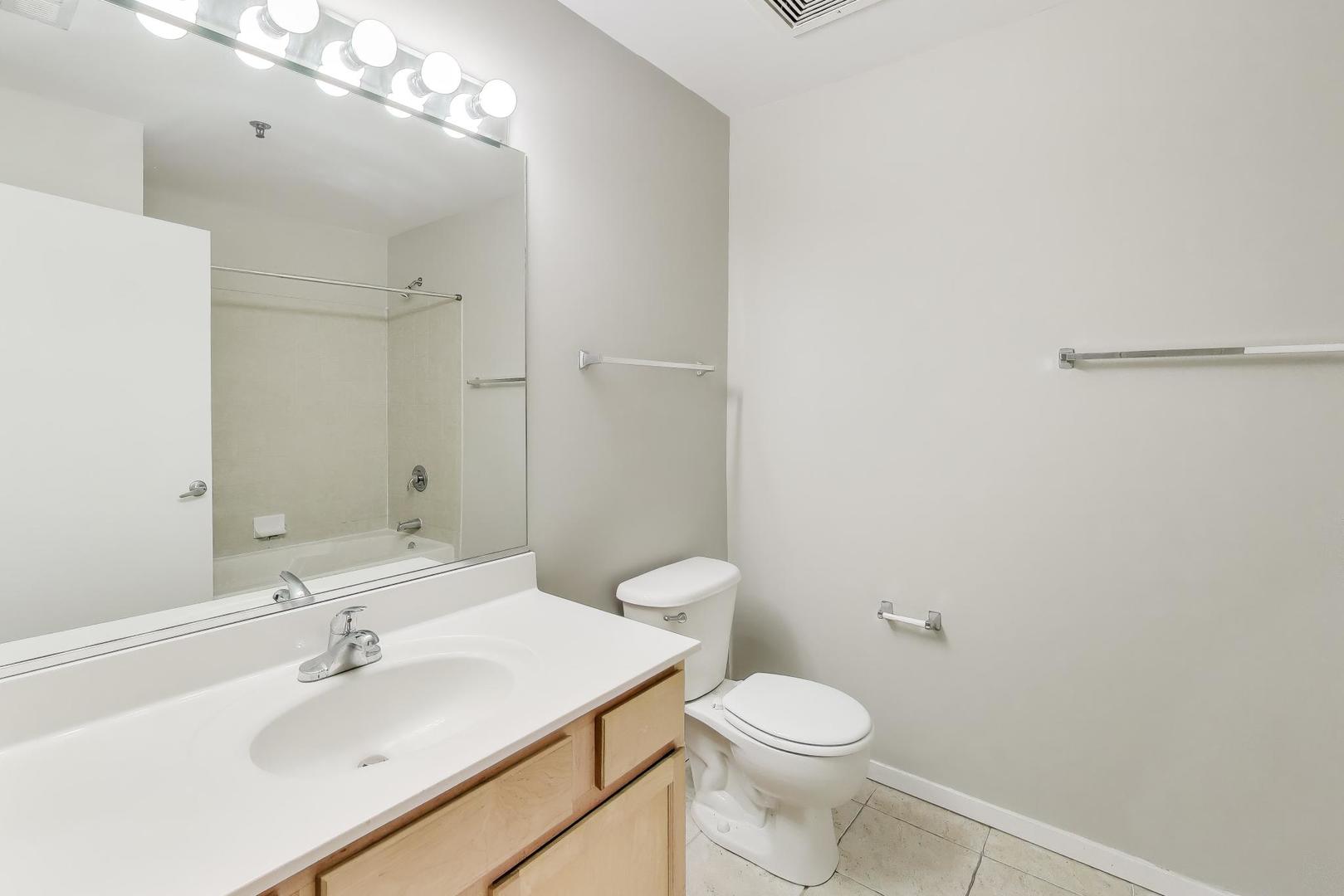 933 W Van Buren Street #311, Chicago, IL 60607
