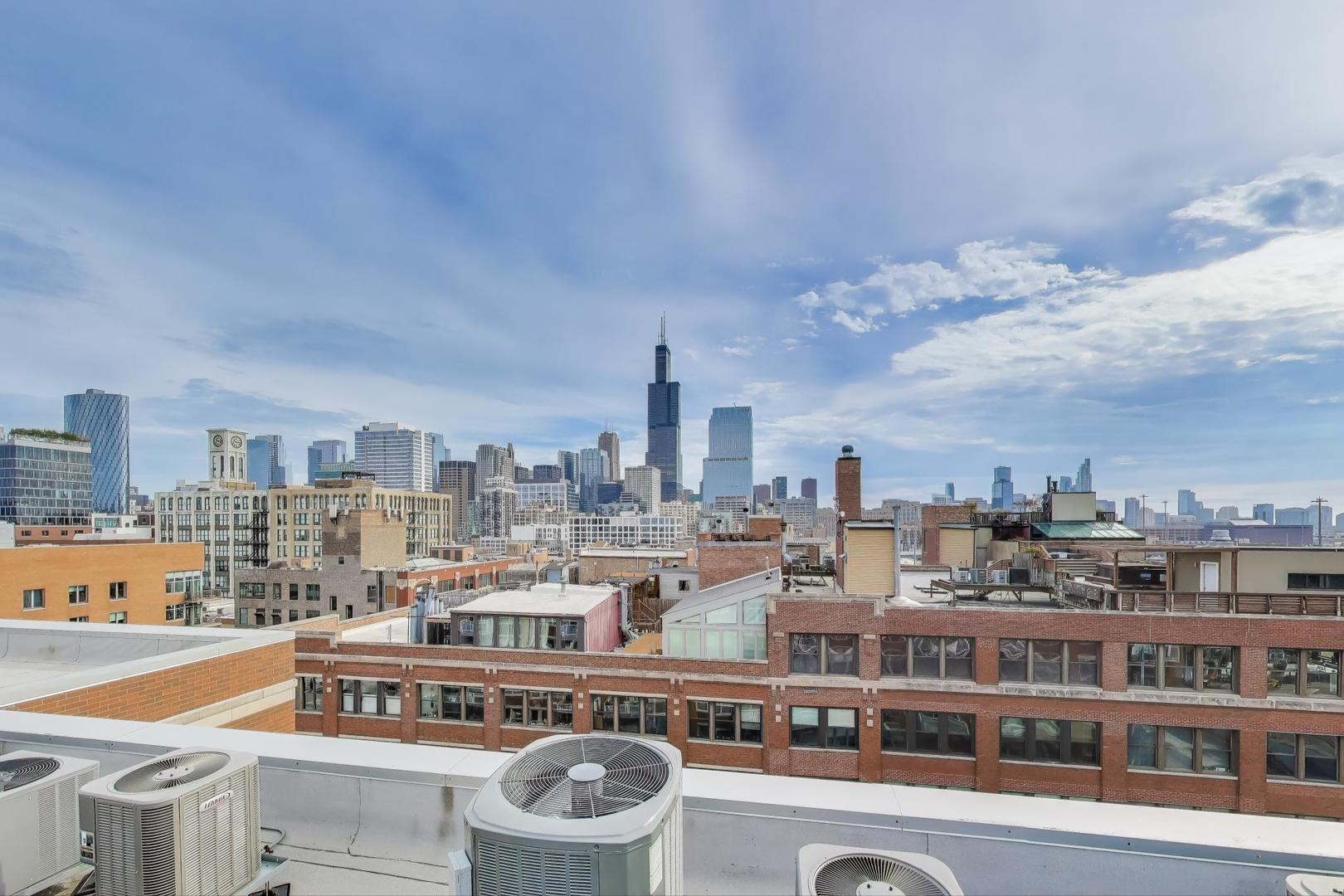 933 W Van Buren Street #311, Chicago, IL 60607