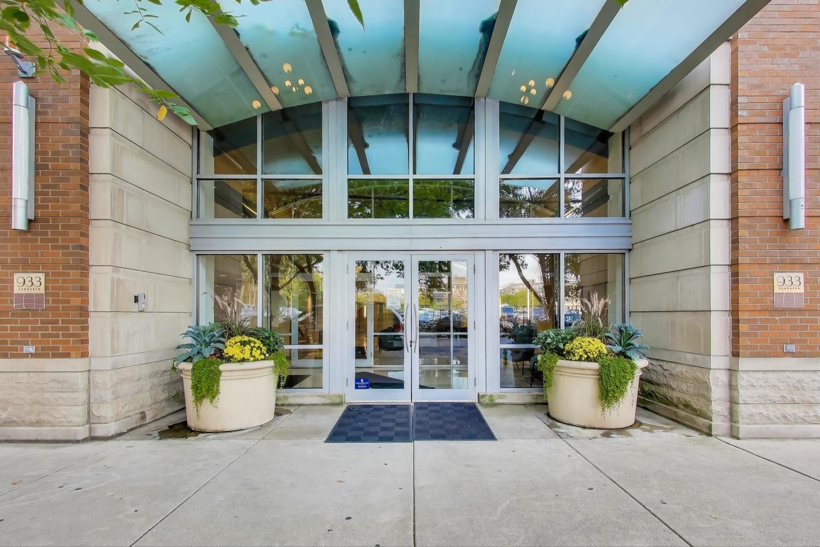 933 W Van Buren Street #311, Chicago, IL 60607