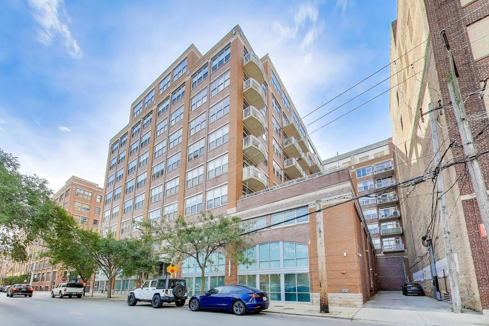 933 W Van Buren Street #311, Chicago, IL 60607
