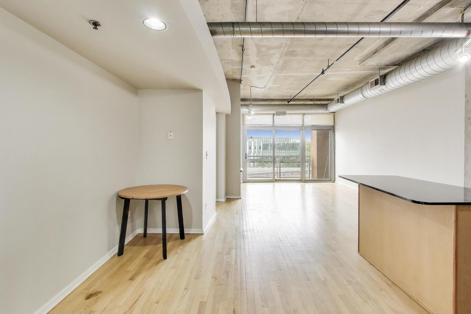 933 W Van Buren Street #311, Chicago, IL 60607