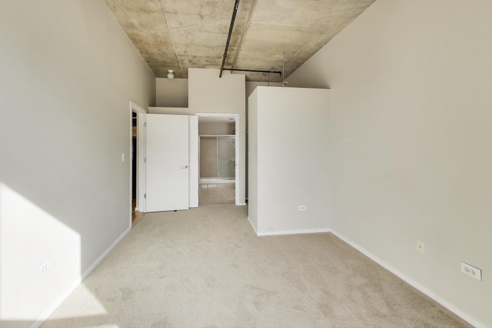 933 W Van Buren Street #311, Chicago, IL 60607