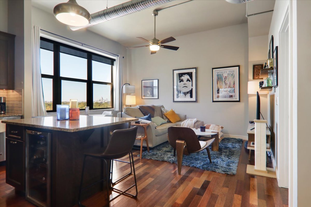 212 N Center Street #603, Bloomington, IL 61701