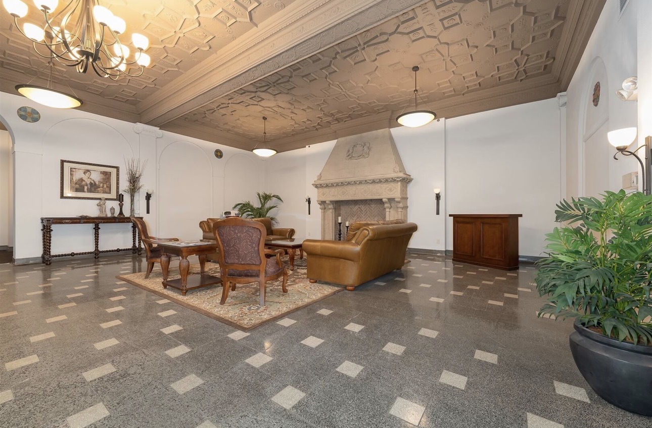 212 N Center Street #603, Bloomington, IL 61701