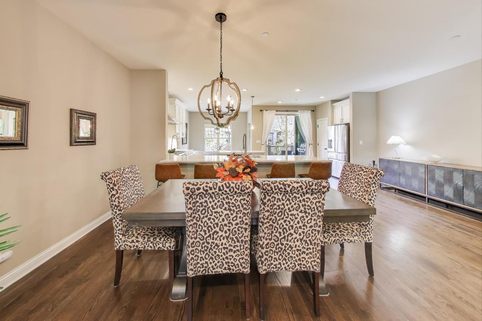 662 Parkside Court, Libertyville, IL 60048