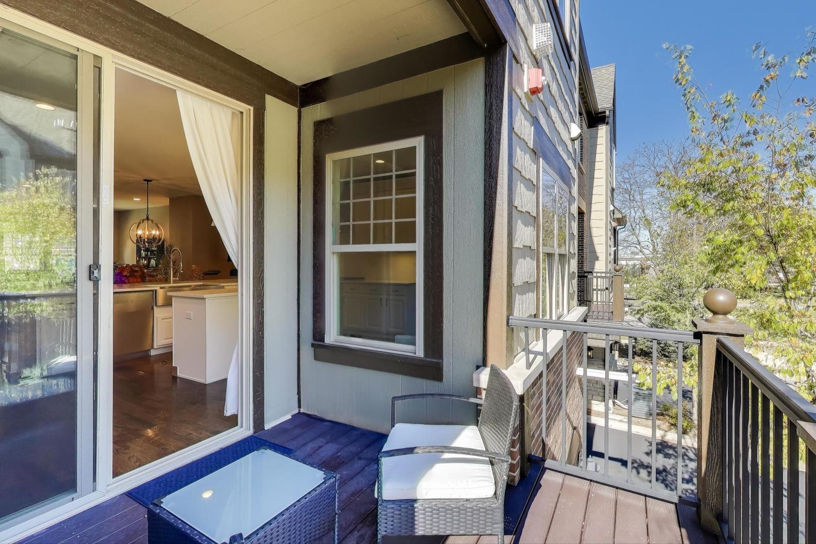 662 Parkside Court, Libertyville, IL 60048