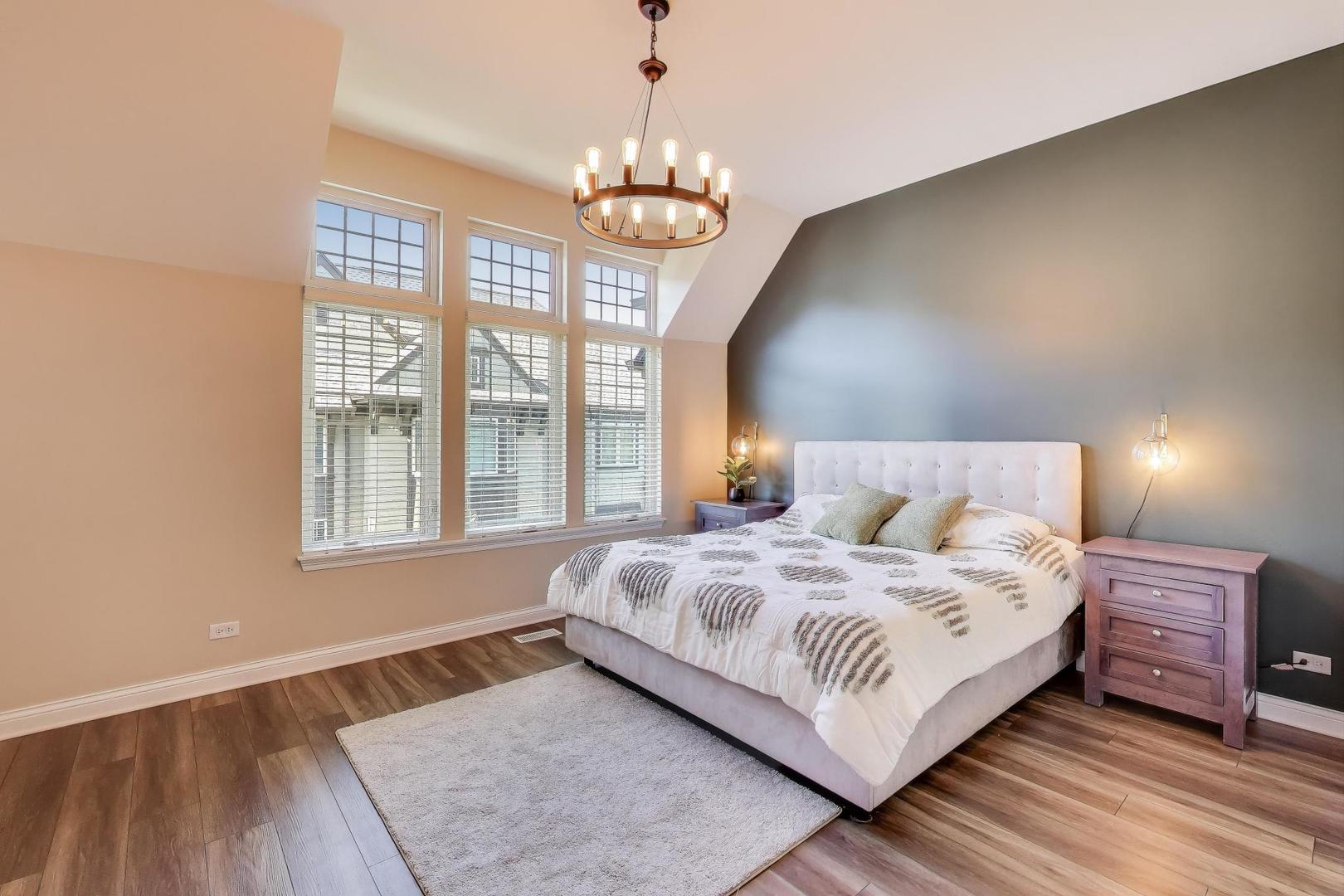 662 Parkside Court, Libertyville, IL 60048