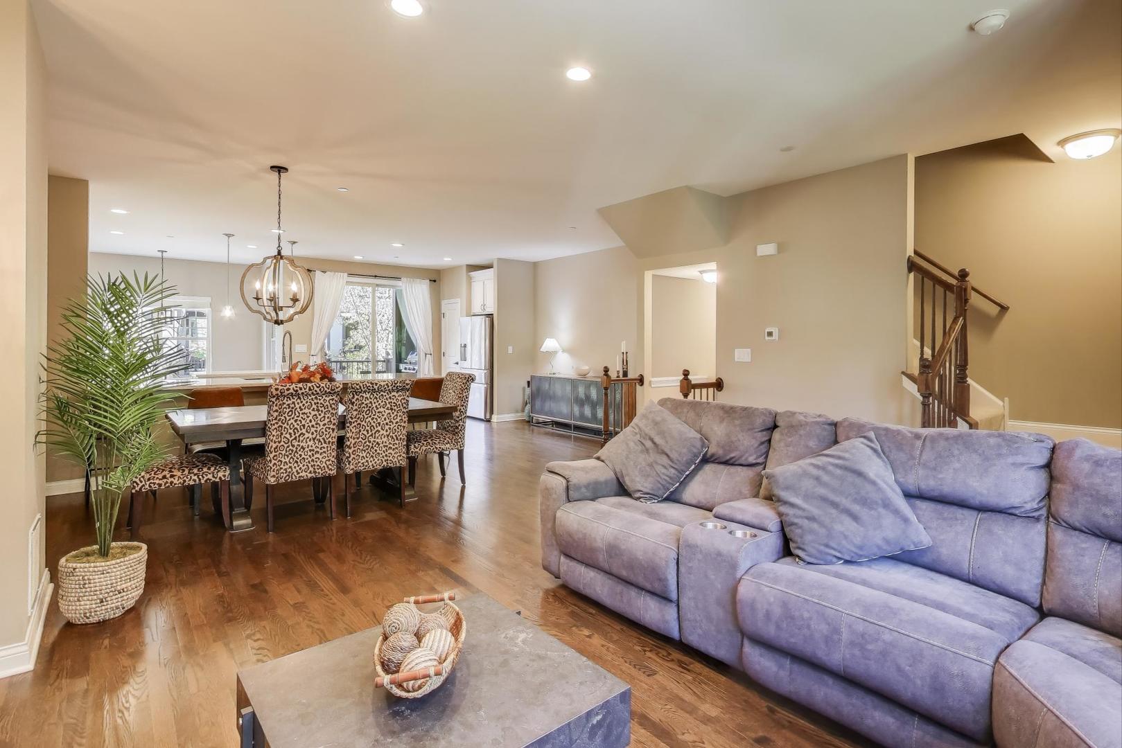 662 Parkside Court, Libertyville, IL 60048