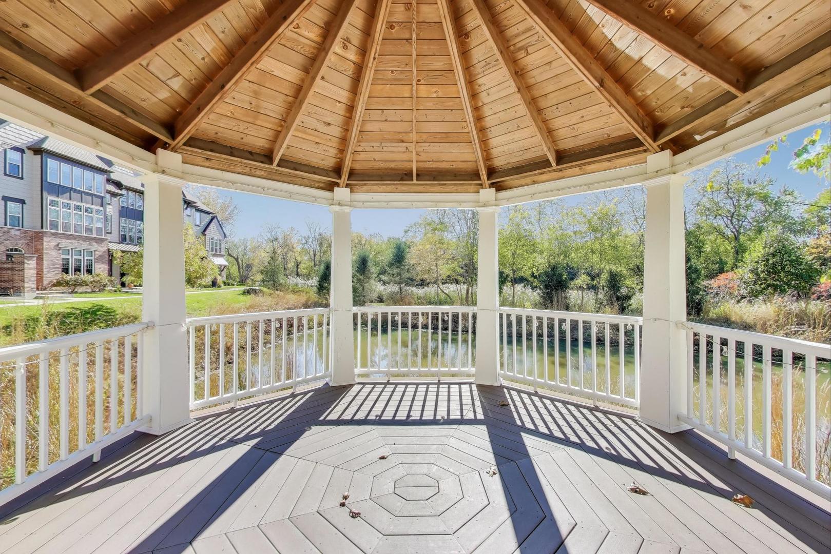 662 Parkside Court, Libertyville, IL 60048