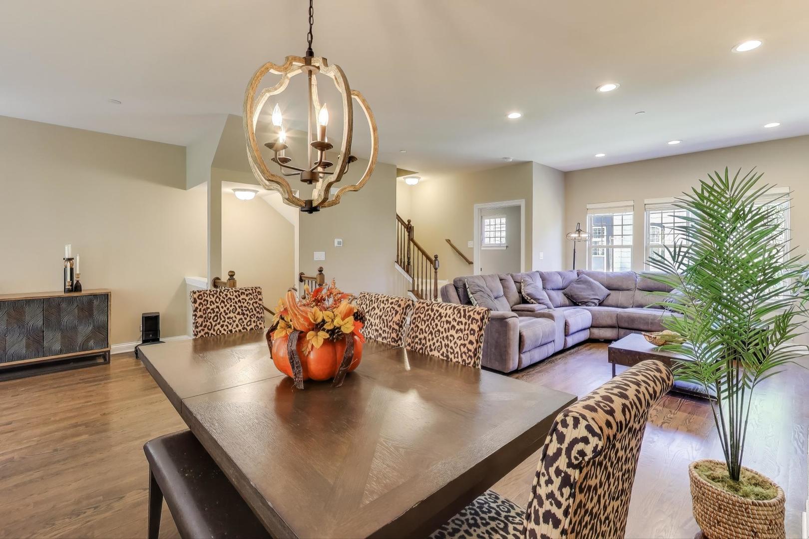 662 Parkside Court, Libertyville, IL 60048