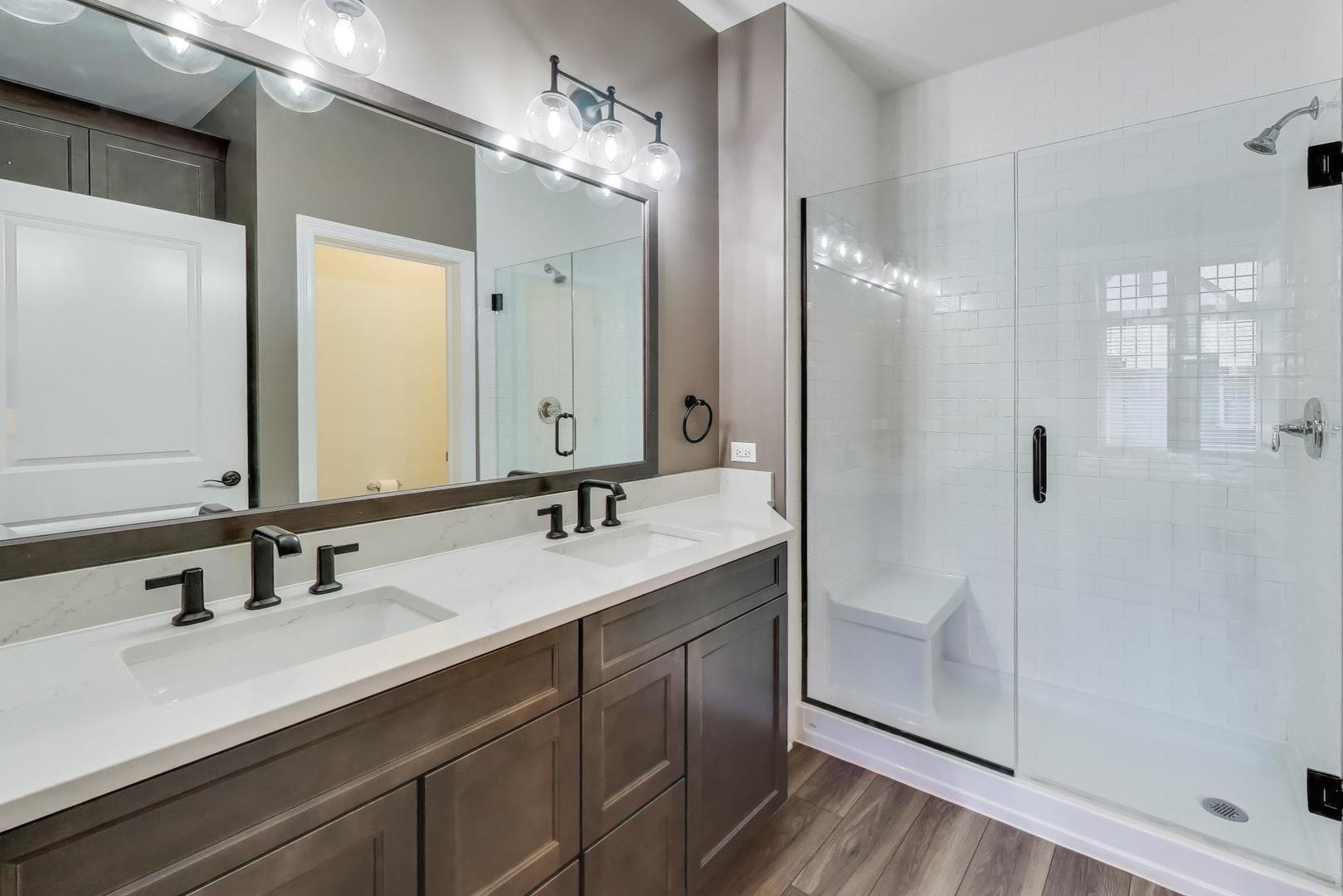 662 Parkside Court, Libertyville, IL 60048