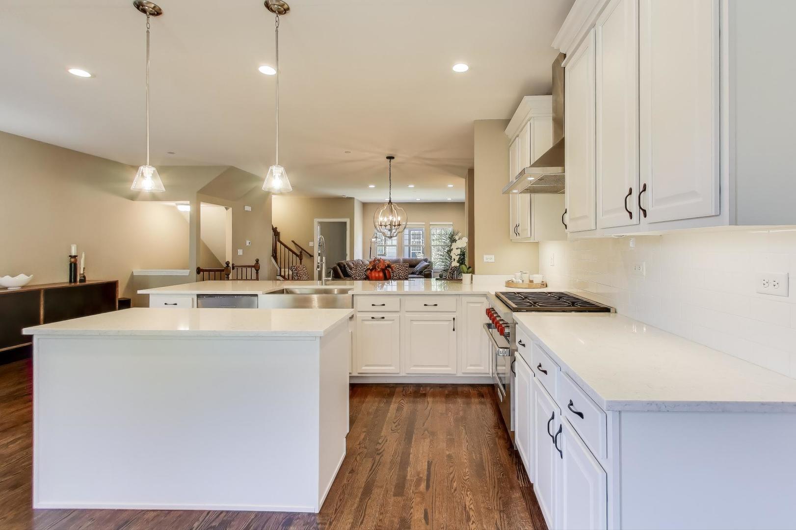 662 Parkside Court, Libertyville, IL 60048