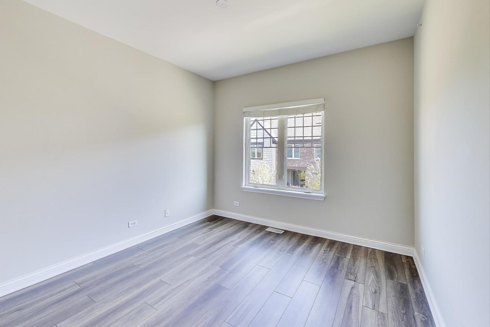 662 Parkside Court, Libertyville, IL 60048