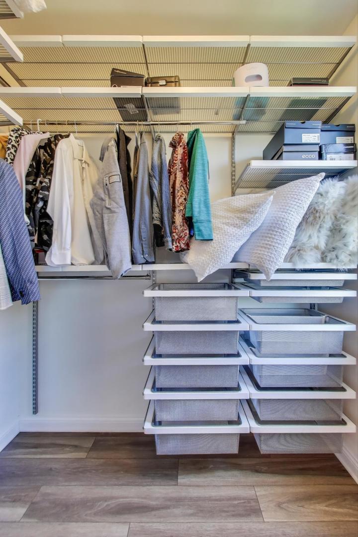 662 Parkside Court, Libertyville, IL 60048