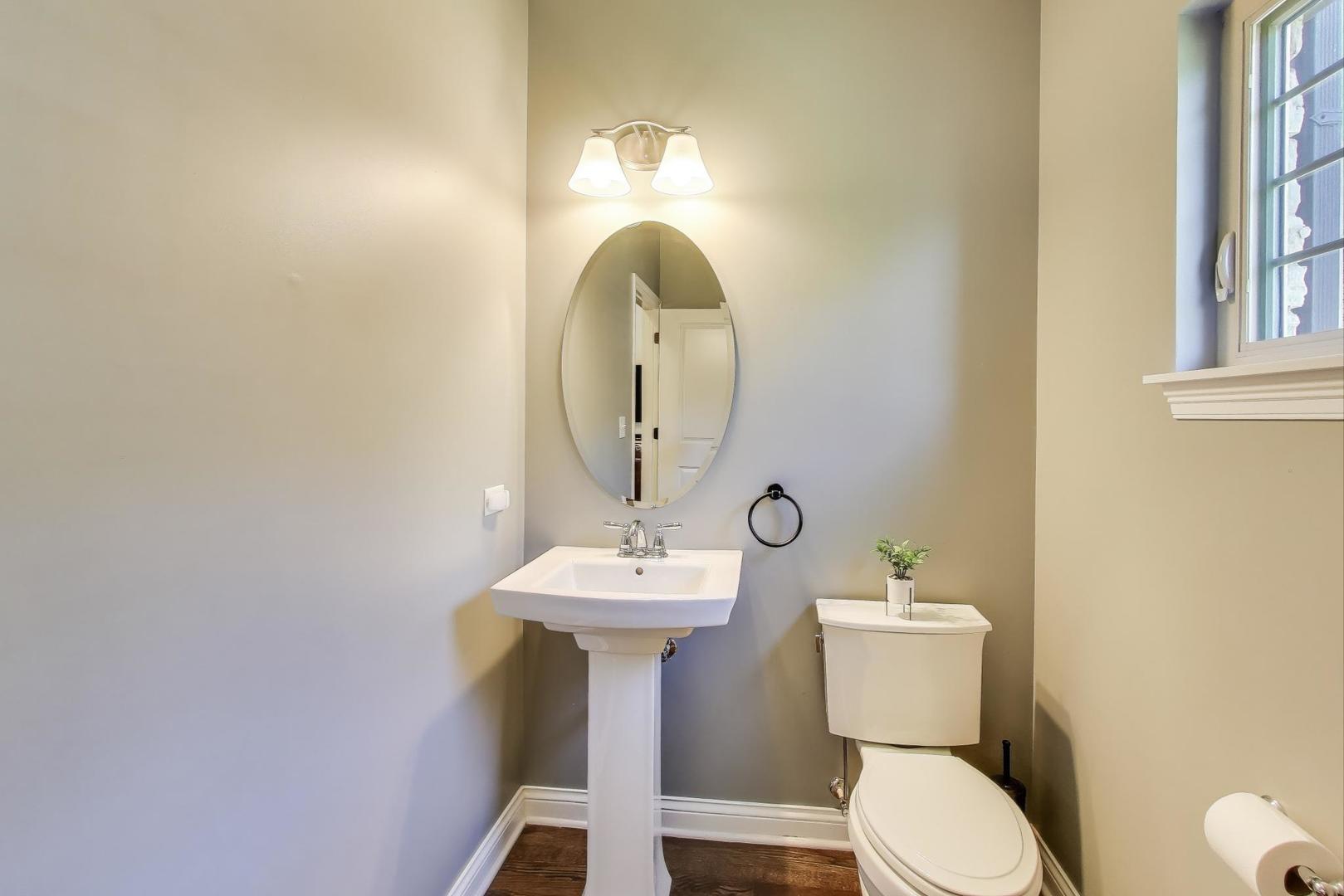 662 Parkside Court, Libertyville, IL 60048