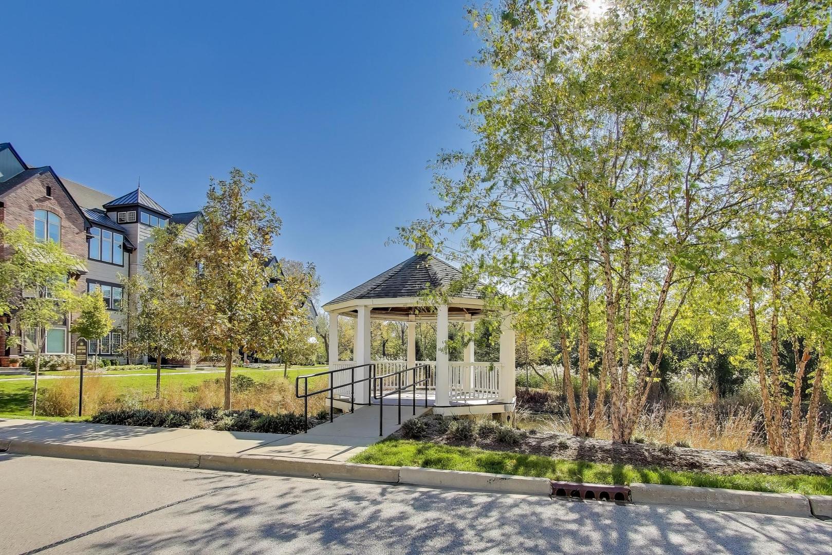 662 Parkside Court, Libertyville, IL 60048