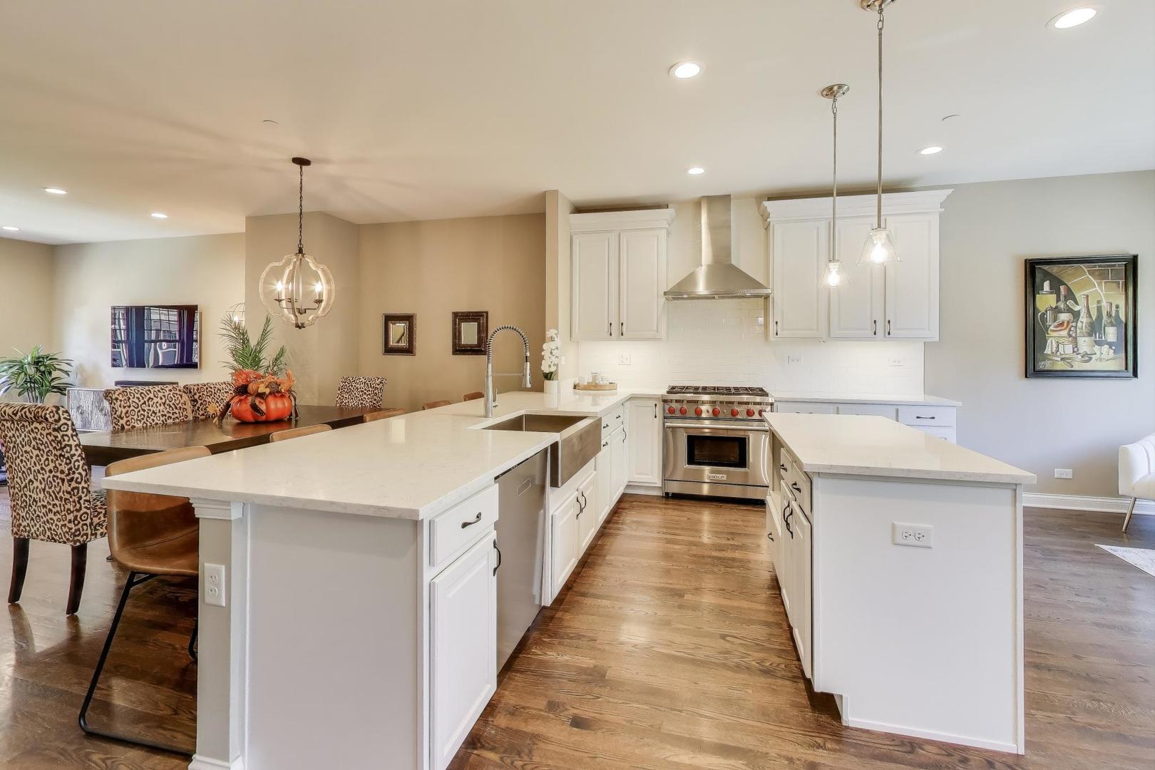 662 Parkside Court, Libertyville, IL 60048