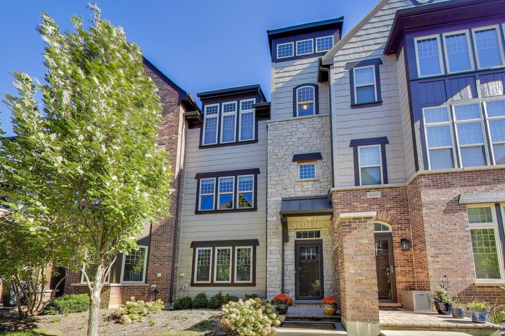 662 Parkside Court, Libertyville, IL 60048