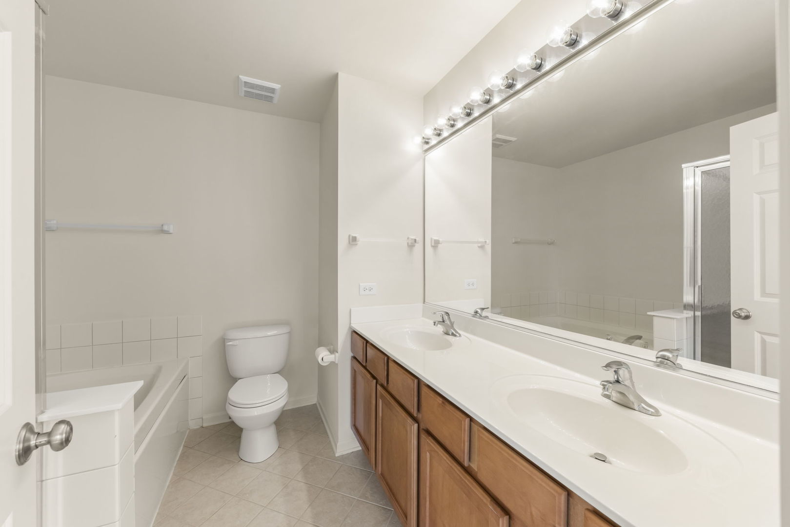 2348 Georgetown Court, Aurora, IL 60503