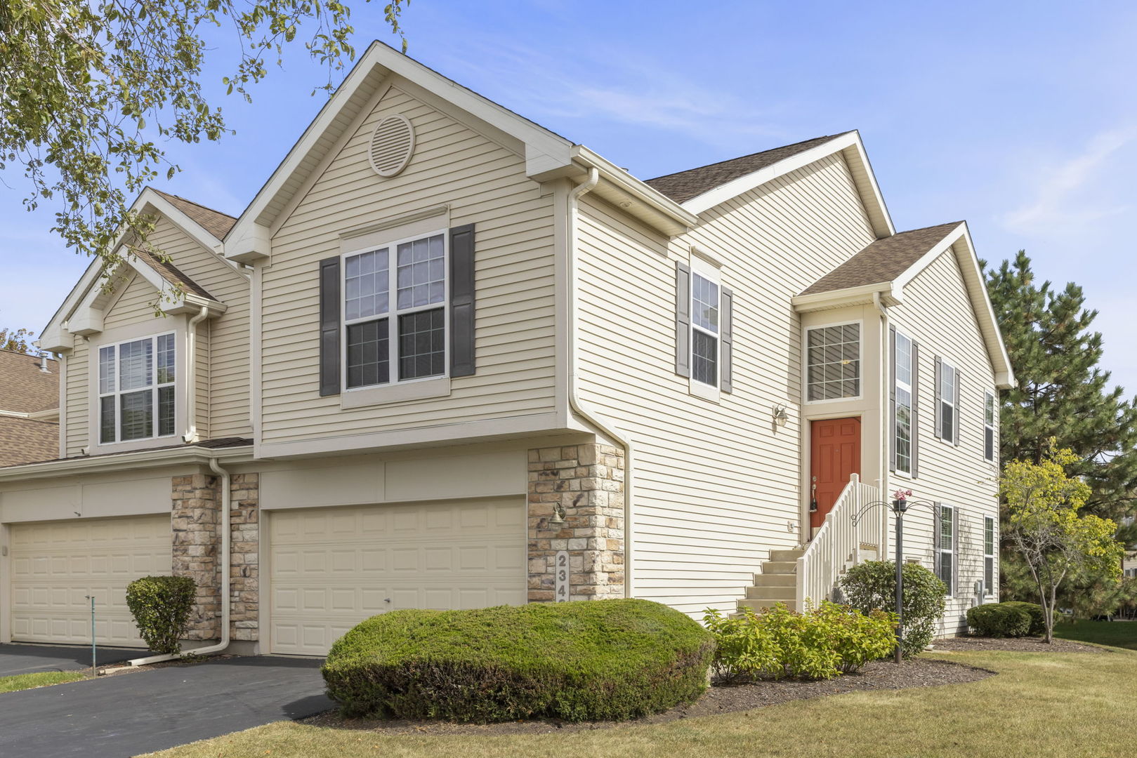 2348 Georgetown Court, Aurora, IL 60503